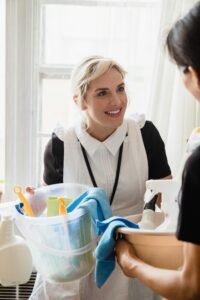 تنظيف بالساعة في عجمان 0509202399 خصم 10% على التنظيف